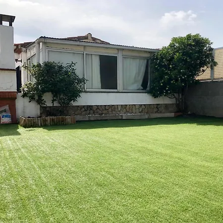 Magnifica Casa Con Jardin Y Barbacoa En * Roses
