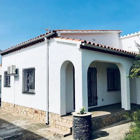 Magnifica Casa Con Jardin Y Barbacoa En * Roses