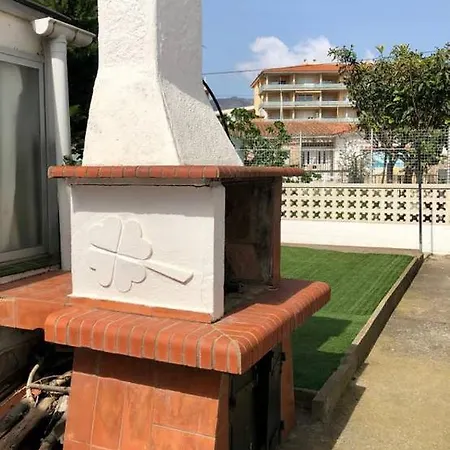 Vakantiehuis Magnifica Casa Con Jardin Y Barbacoa En *